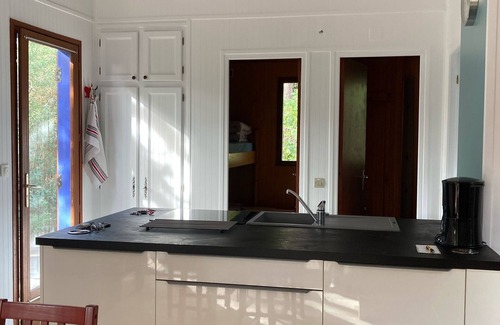 Soulac-sur-Mer Ski Chalet | Air-Conditioned Chalet with Ocean View and Spa Amenities