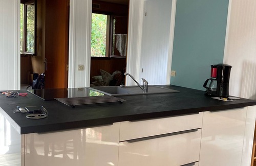 Soulac-sur-Mer Ski Chalet | Air-Conditioned Chalet with Ocean View and Spa Amenities