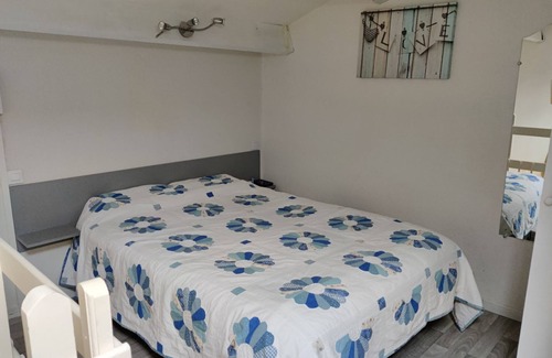 Argeles Plage Apartment | Air-Conditioned Apartment Near Shops and Ocean View