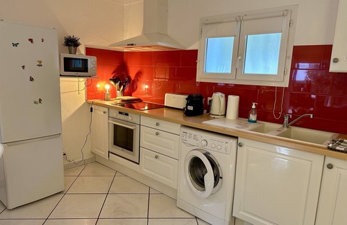 Boulouris-sur-Mer Apartment | Serene 74m2 Villa with Ocean View & Private Parking