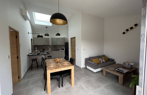Le Thor House | Private Pool Retreat with Ocean View & 10/10 Guest Rating