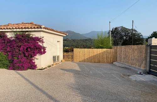 Bastelicaccia Apartment | Air-conditioned mini villa