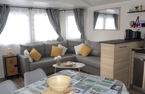 Valras-Plage House | Cozy Mobile Home with Ocean View & Pool at Valras Plage