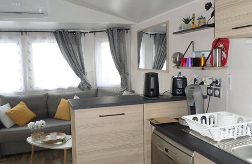Valras-Plage House | Cozy Mobile Home with Ocean View & Pool at Valras Plage