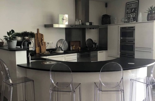 Arles House | Exceptional Townhouse with Heated Pool and Family Amenities