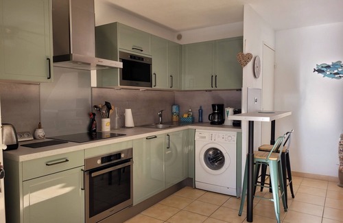 Portiragnes-Plage House | Cozy Villa with Pool, Free WiFi & Steps to the Beach