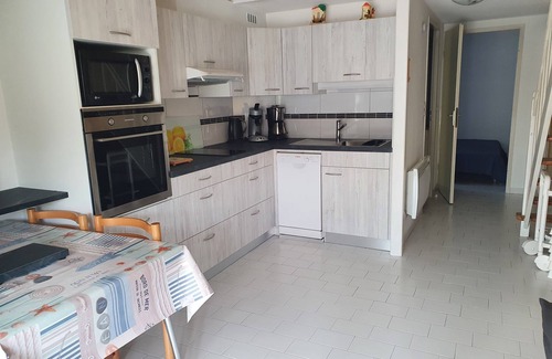 Portiragnes-Plage Villa | Ocean View Villa - 5 Guests, WiFi & Shops Nearby
