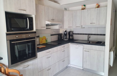 Portiragnes-Plage Villa | Ocean View Villa - 5 Guests, WiFi & Shops Nearby