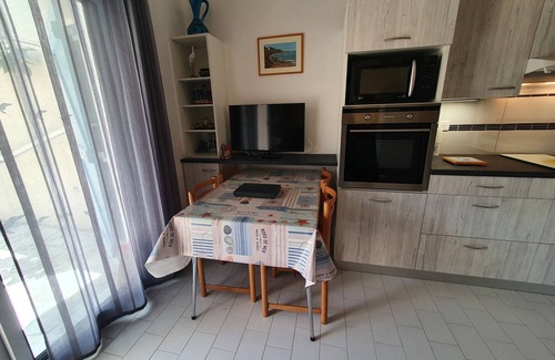 Portiragnes-Plage Villa | Ocean View Villa - 5 Guests, WiFi & Shops Nearby