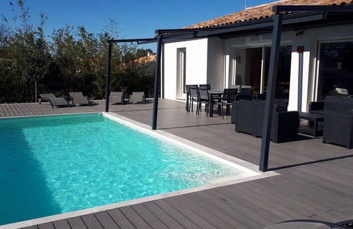 Blauzac Villa | Modern Villa Blauzac with Private Pool and Ocean View