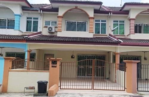 Simpang House | Perfect for Families: Air-home M3 Simpang with Netflix