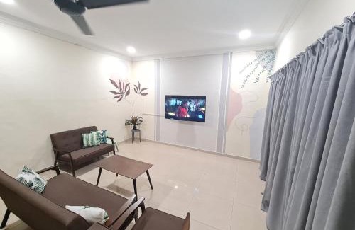 Simpang House | Perfect for Families: Air-home M3 Simpang with Netflix