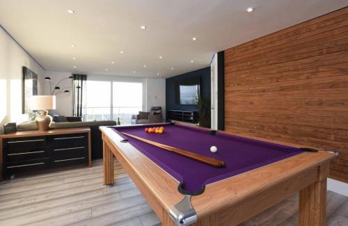 South Hayling House | Beachfront Paradise: 4-Star Retreat with Breathtaking Views