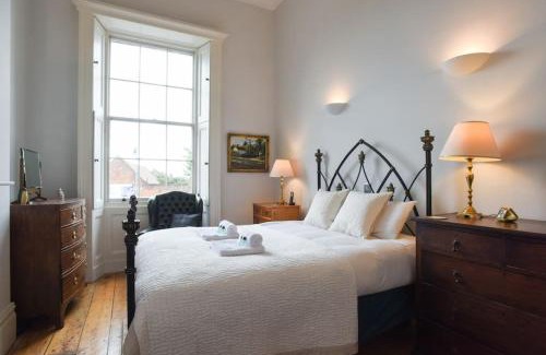 Gosport House | Top-Rated Naval Officers Quarters Flat for Families