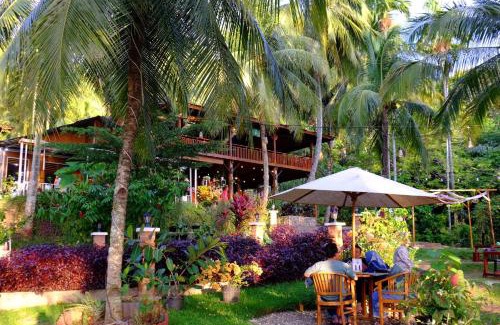 Sigunturmuda Hotel | Discover Air Manis Hillside Villa: Oceanfront Relaxation
