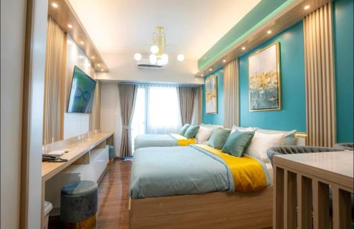San Antonio Apartment | Discover Air Residence Makati: Oceanfront with Pool Access