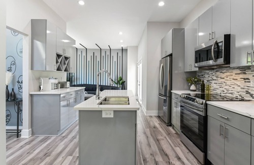 Edgewood House | Designed By Dom: Guest Rated 10/10 with Pool & Spa