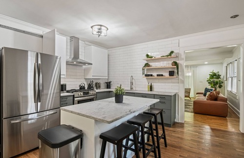 Edgewood House | Stay at DesignedByDom: Guest Rated 10/10 with Pool & Spa