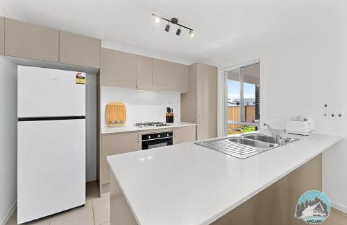Edmondson Park House | Family-Friendly Retreat at Aircabin - Edmondson Park