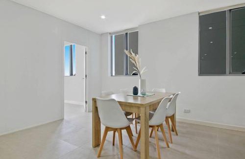 Mascot Apartment | Modern Aircabin in Mascot - Walk to Station, Family-Friendly