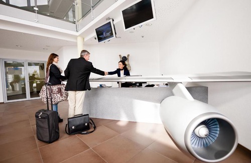 Neuhausen ob Eck Hotel | Experience Aircraft Hotel & Events: Pet-Friendly Getaway