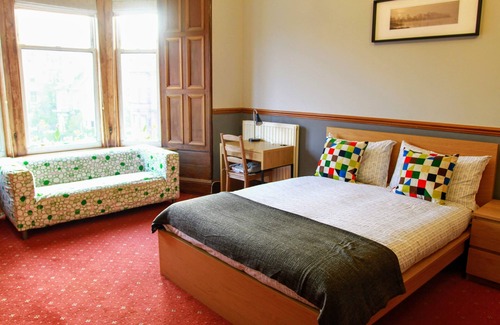 Newington Bed & Breakfast | Welcoming Airdenair Guest House: Breakfast & Family-Friendly