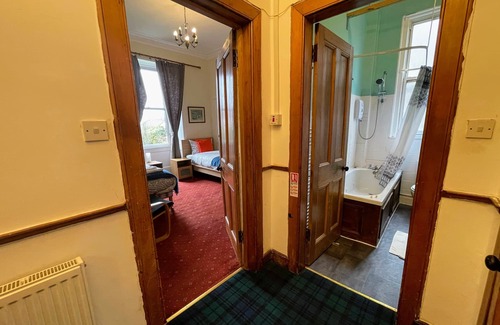 Newington Bed & Breakfast | Welcoming Airdenair Guest House: Breakfast & Family-Friendly