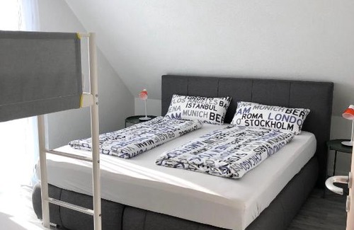 Rust House | Pet-Friendly Airdom: Highly Rated 9/10 for Your Family Stay