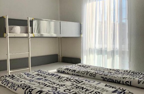 Rust House | Pet-Friendly Airdom: Highly Rated 9/10 for Your Family Stay