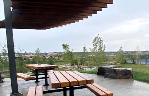 Airdrie House | Airdrie - Comfy Stylish 2 bedroom Guest Suite -En route to the Rockies Alberta!