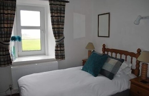 Crossmichael Bed & Breakfast | Guest Rated Airds Farm Guest House with Family-Friendly Amenities