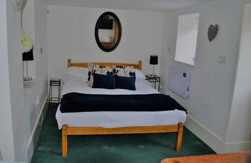 Crossmichael Bed & Breakfast | Guest Rated Airds Farm Guest House with Family-Friendly Amenities