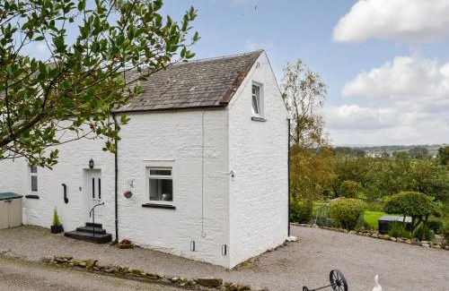 Crossmichael House | Pet-Friendly Airdside Cottage with Hot Tub & Family Appeal