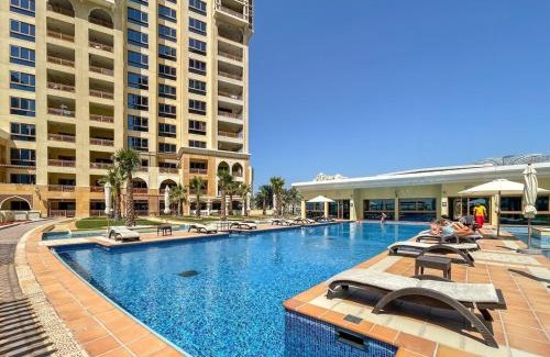 Palm Jumeirah Apartment | AirDXB - Stylish Relaxing 3-Bedroom Apartment Perfect for Family in Palm Jumeirah