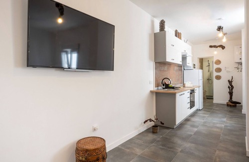Santa Cruz de Tenerife Apartment | Bright and Cozy Apartment with Spa - La Salud Experience