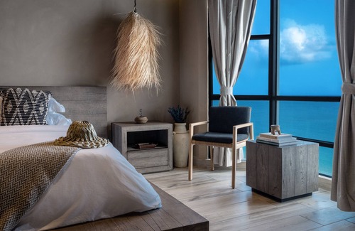 Isla Verde Hotel | Relax at San Juan Water and Beach Club with Ocean Views