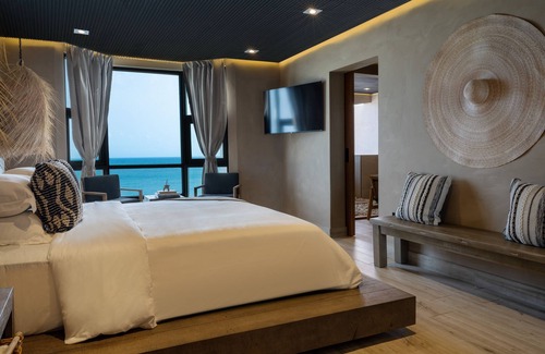 Isla Verde Hotel | Relax at San Juan Water and Beach Club with Ocean Views