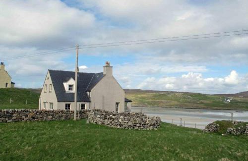Ardroil House | Oceanfront Getaway at Airebroc House - Rated 9.3/10