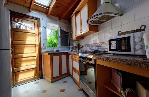 Miramar House | Explore Aires de Miramar: Pet-Friendly Family Retreat