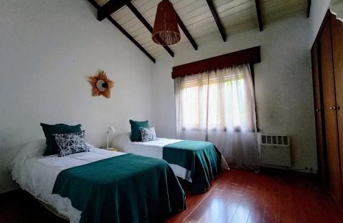 Miramar House | Explore Aires de Miramar: Pet-Friendly Family Retreat