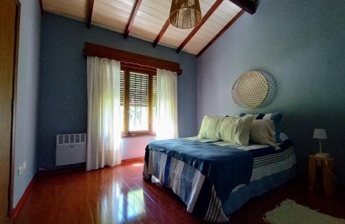 Miramar House | Explore Aires de Miramar: Pet-Friendly Family Retreat