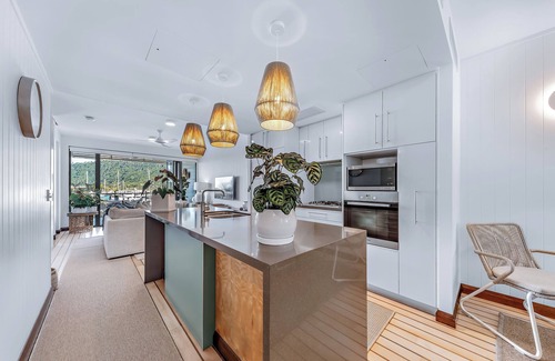 Airlie Beach Apartment | Airlie Breezes at the Boathouse
