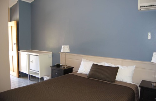 Scone Hotel | Comfortable Stay at Airlie House Motor Inn with Pool & Dining