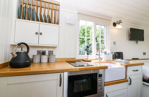 Forfar Cottage | AIRLIE, pet friendly, with a garden in Forfar