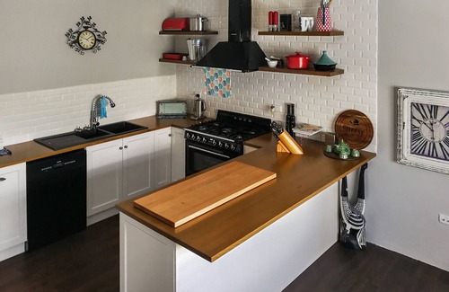Redcliffe Bed & Breakfast | Exceptional Airport B&B: Guest Rated 9.8 with Dining & More