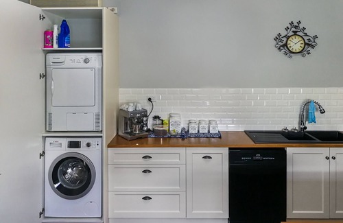 Redcliffe Bed & Breakfast | Exceptional Airport B&B: Guest Rated 9.8 with Dining & More