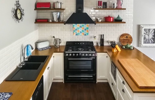 Redcliffe Bed & Breakfast | Exceptional Airport B&B: Guest Rated 9.8 with Dining & More