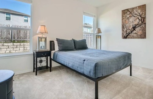 Vista Del Pueblo Other | Airport, COTA, and Tesla Home In S Downtown Austin