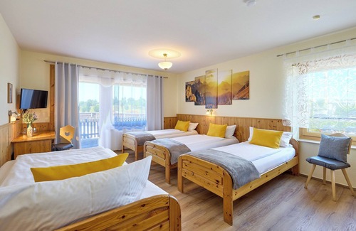 Lautzenhausen Hotel | Guest Rated: 9/10 at Airport-Hotel Fortuna with Breakfast