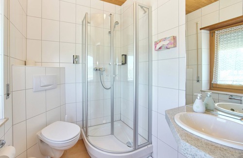 Lautzenhausen Hotel | Guest Rated: 9/10 at Airport-Hotel Fortuna with Breakfast